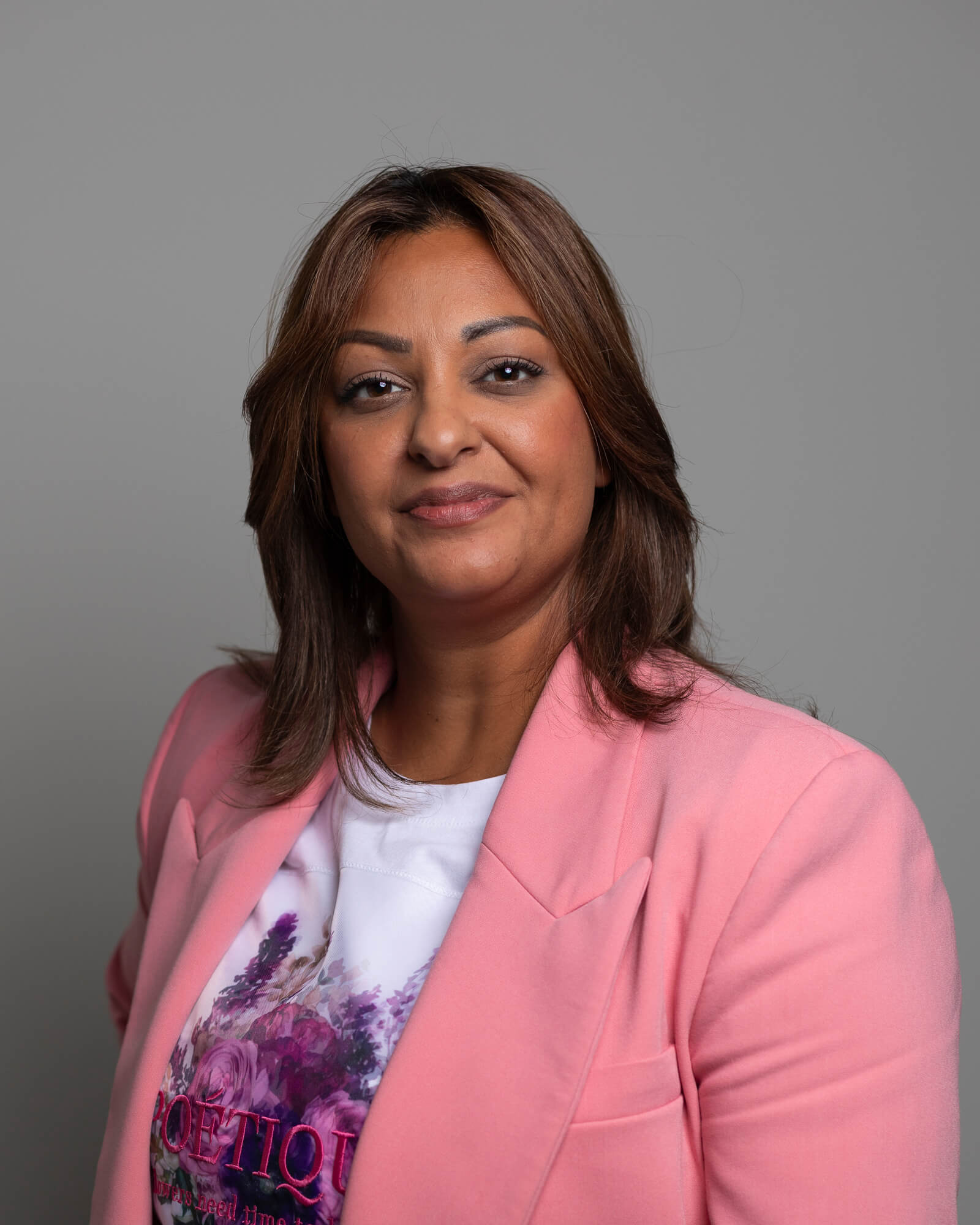 Amina - assistant manager